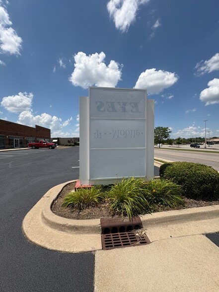 5650 Belleville Crossing St, Belleville, IL for lease - Building Photo - Image 3 of 4