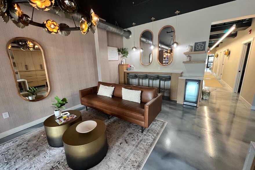 237 Belgrade Ave, Mankato, MN for sale - Building Photo - Image 3 of 18