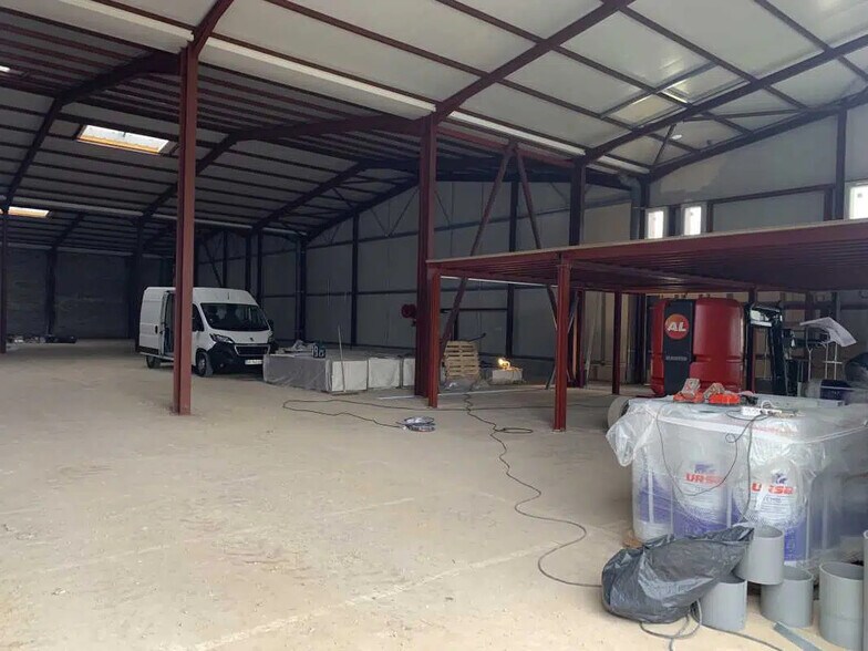 Flex in Carbon-Blanc for lease - Interior Photo - Image 3 of 3