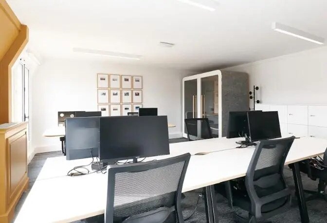 Office in Paris for lease - Building Photo - Image 1 of 12