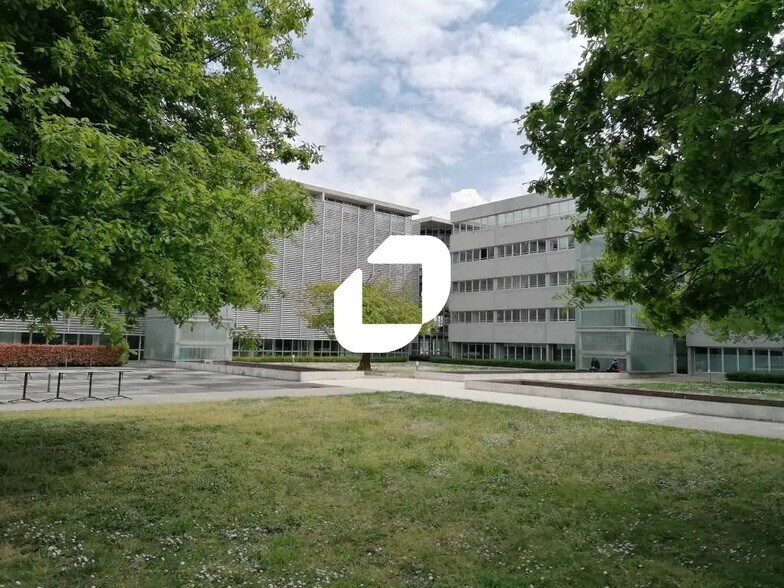 Office in Mérignac for lease - Building Photo - Image 2 of 13