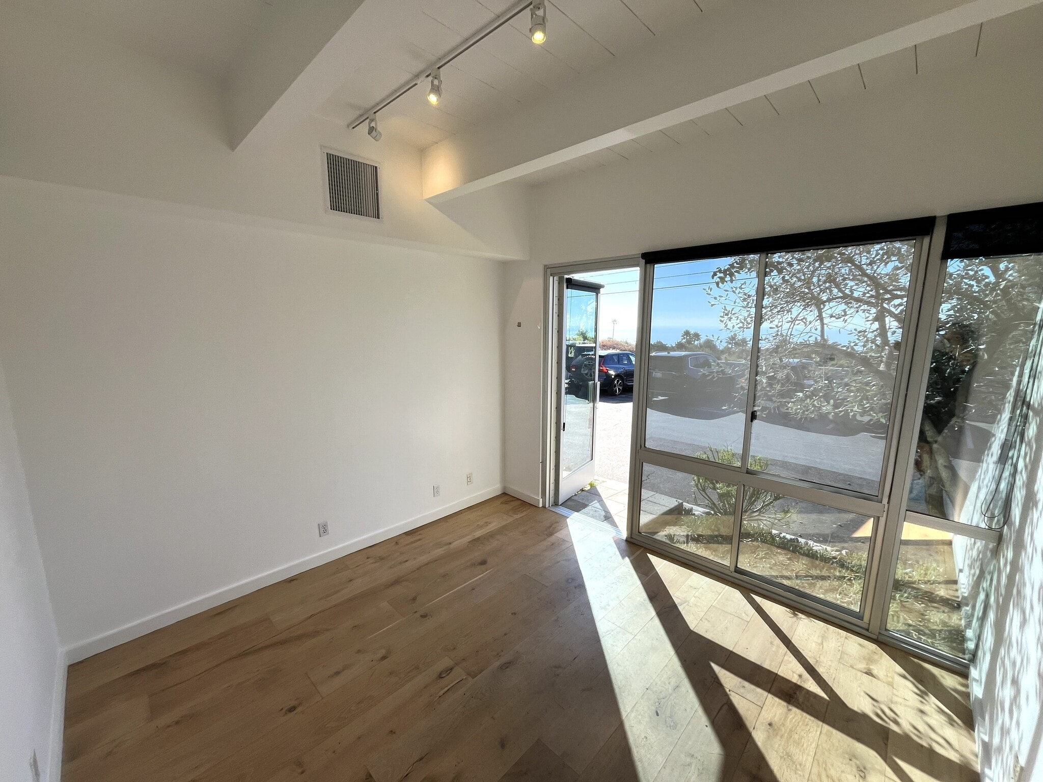 24955 Pacific Coast Hwy, Malibu, CA for lease Interior Photo- Image 1 of 2