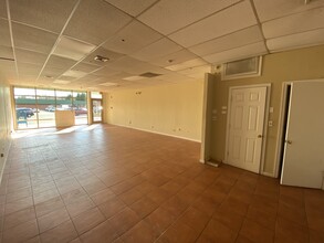 942 White Plains Rd, Trumbull, CT for lease Interior Photo- Image 2 of 2