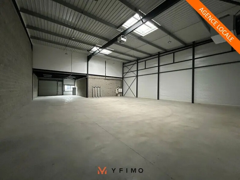 Industrial in Frépillon for lease - Interior Photo - Image 1 of 7