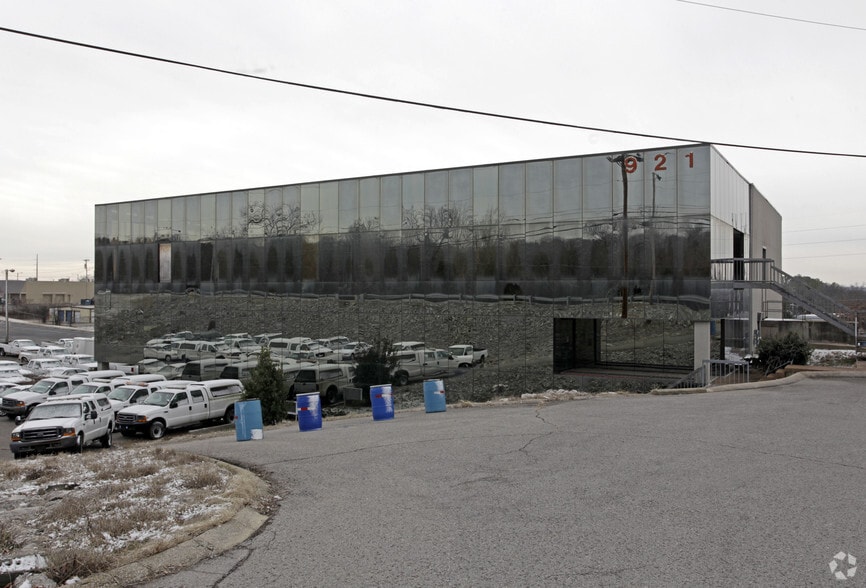 921 W Main St, Hendersonville, TN for lease - Building Photo - Image 2 of 2