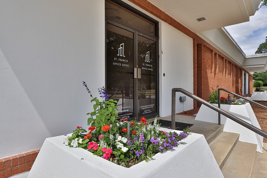 2013 Devonshire Dr, Columbus, GA for lease - Building Photo - Image 3 of 7