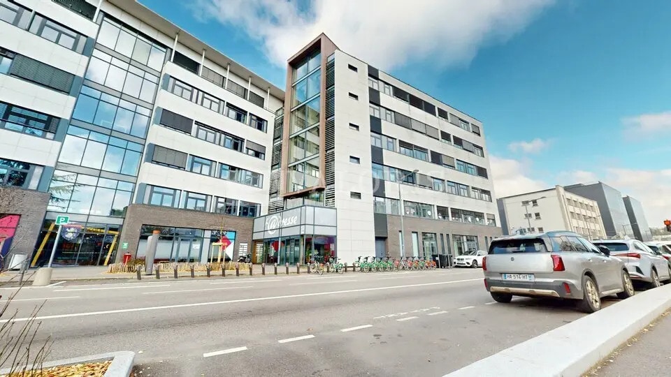 Office in Lyon for lease - Building Photo - Image 1 of 8