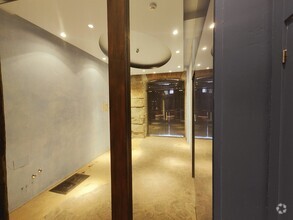 Retail in Madrid, MAD for lease Interior Photo- Image 2 of 29