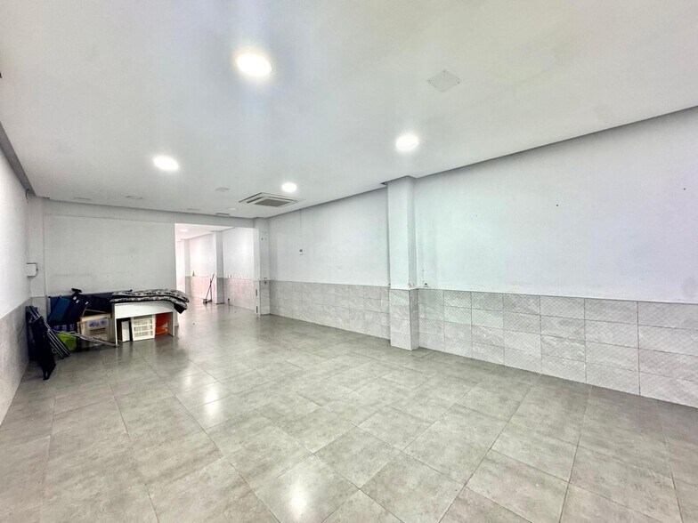 Retail in Gandia, Valencia for lease - Building Photo - Image 3 of 9