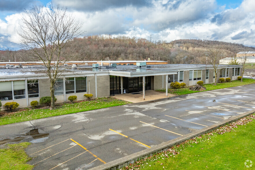 629 E Butler Rd, Butler, PA for lease - Primary Photo - Image 1 of 9