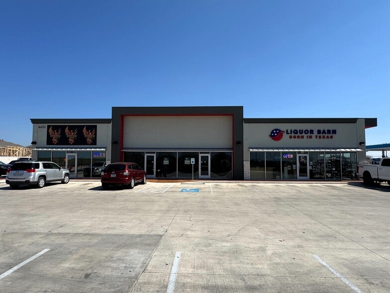 4420 University Blvd, Round Rock, TX for lease - Building Photo - Image 1 of 5