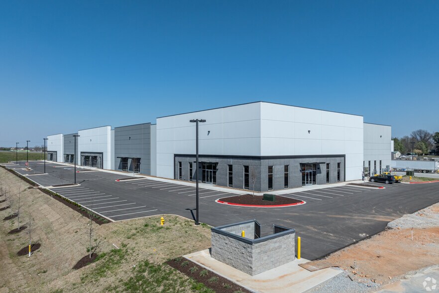 Oakwood & Dixieland Rd, Lowell, AR for lease - Building Photo - Image 1 of 17