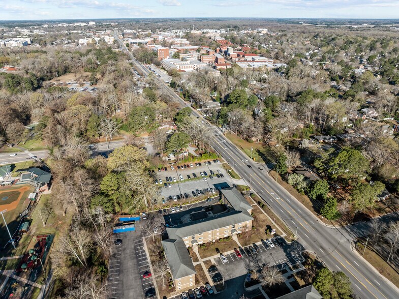 1106 E 10th St, Greenville, NC for lease - Building Photo - Image 3 of 5