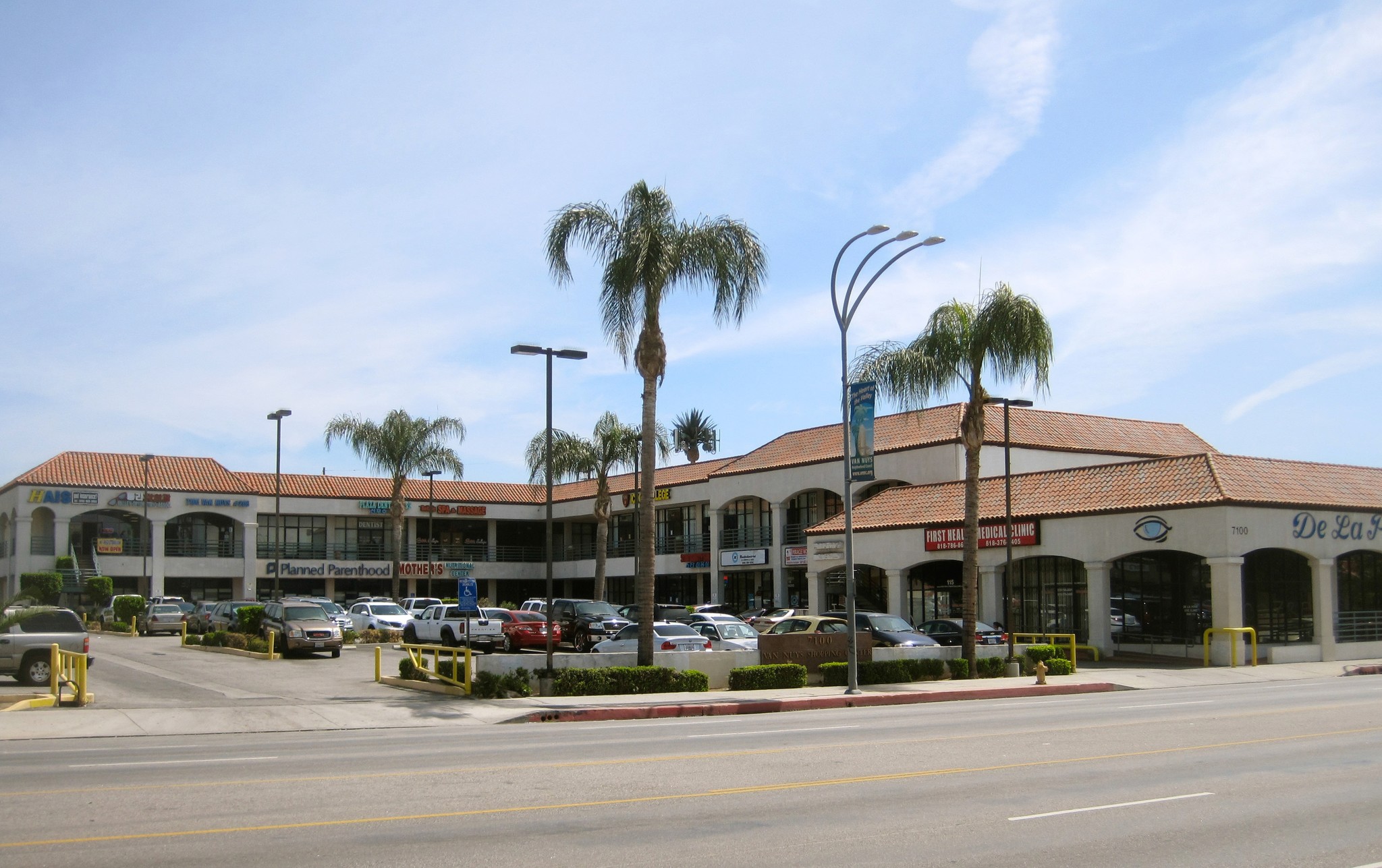 7100 Van Nuys Blvd, Van Nuys, CA for lease Primary Photo- Image 1 of 2