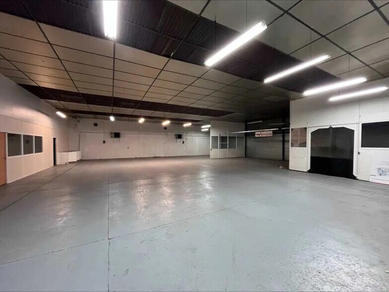 Flex in Vezin-le-Coquet for lease - Building Photo - Image 1 of 3