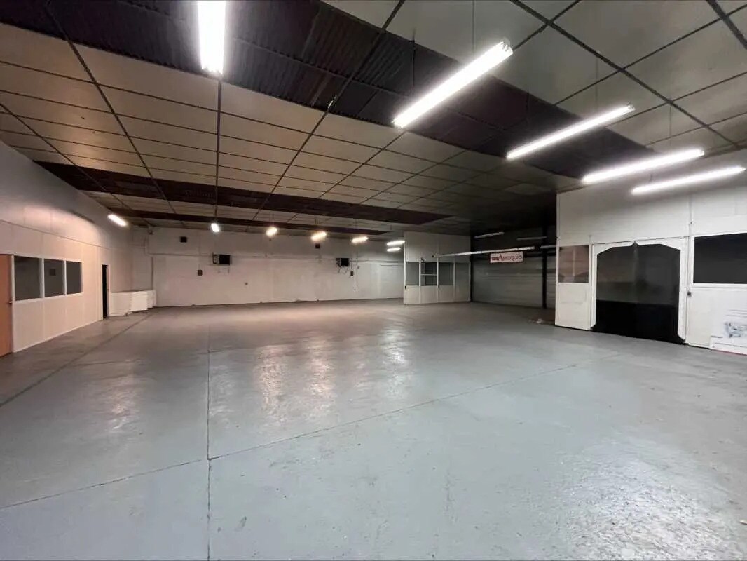 Flex in Vezin-le-Coquet for lease Building Photo- Image 1 of 4