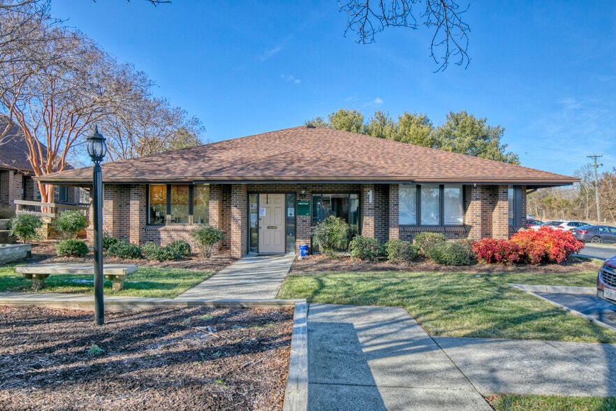 7151 Richmond Rd, Williamsburg, VA 23188