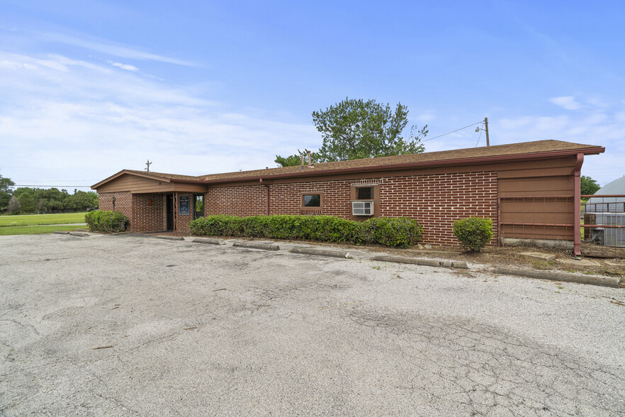 1404 S B St, Henryetta, OK for sale - Building Photo - Image 2 of 42