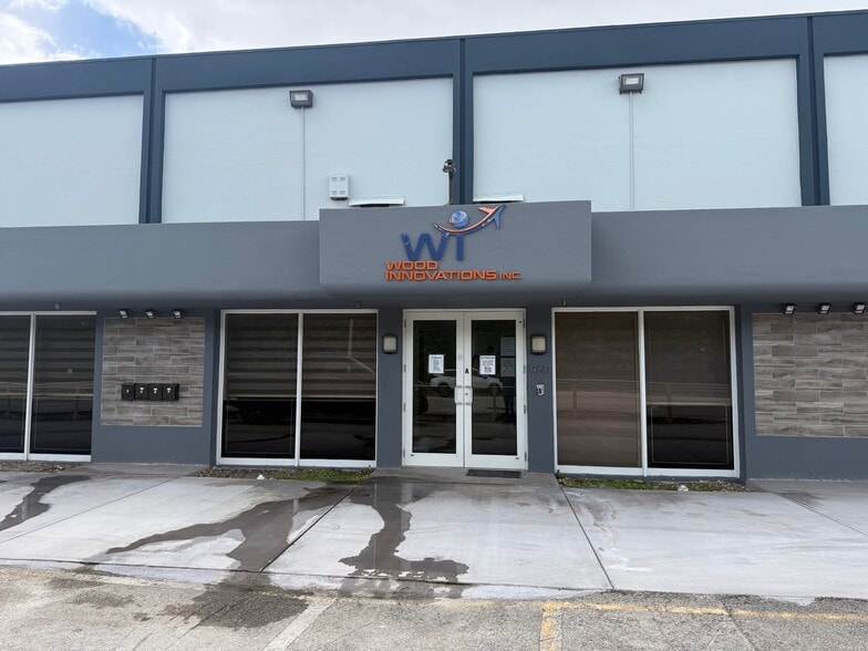 960 W 84th St, Hialeah, FL for lease - Building Photo - Image 1 of 1