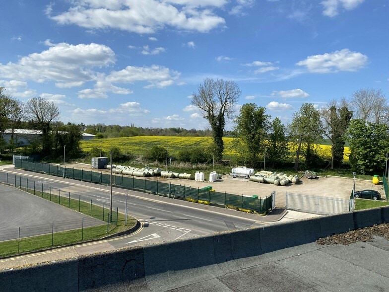 Drakes Dr, Long Crendon for lease - Building Photo - Image 2 of 4