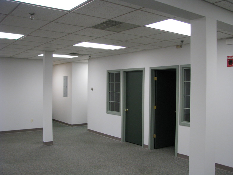 6 Merrill Industrial Dr, Hampton, NH for lease - Interior Photo - Image 2 of 4