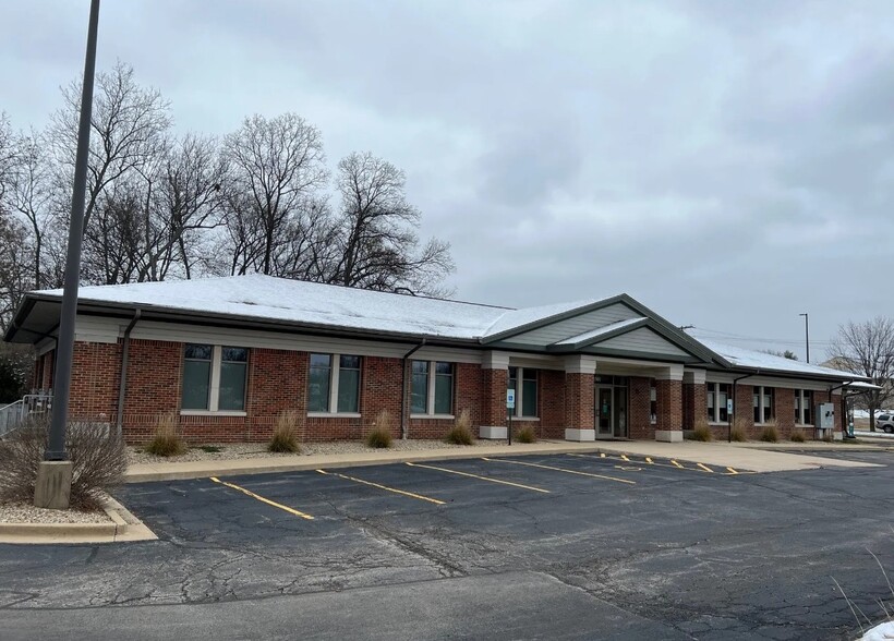 3501 W War Memorial Dr, Peoria, IL for lease - Building Photo - Image 1 of 1