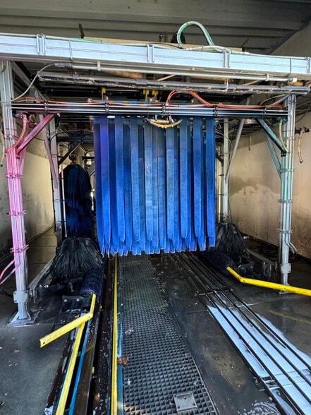 31585 Canyon Estates Dr, Lake Elsinore, CA for sale - Interior Photo - Image 2 of 11