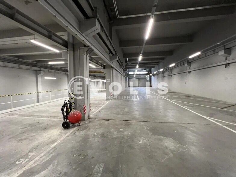 Flex in Bagnolet for lease - Building Photo - Image 2 of 6