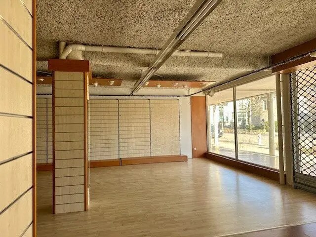 Retail in Corrèze for sale - Interior Photo - Image 3 of 5