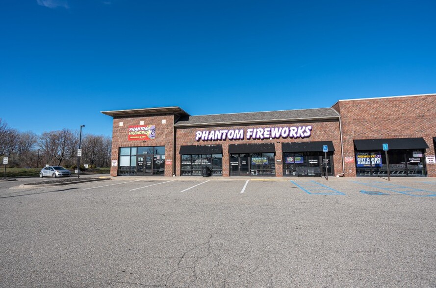 7705-7755 Telegraph Rd, Taylor, MI for lease - Building Photo - Image 3 of 6