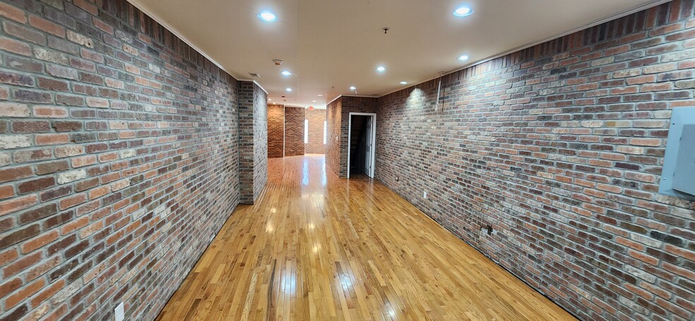 4230 Germantown Ave, Philadelphia, PA for lease - Interior Photo - Image 3 of 23