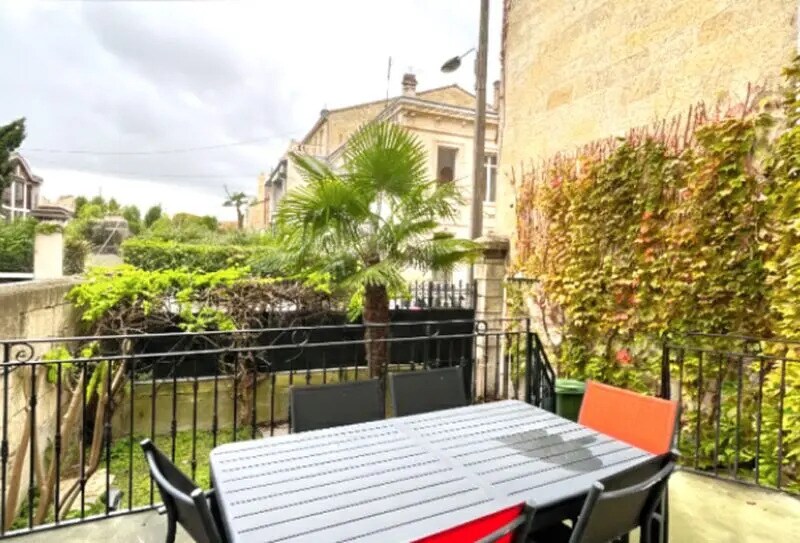 Office in Bordeaux for lease - Building Photo - Image 3 of 12