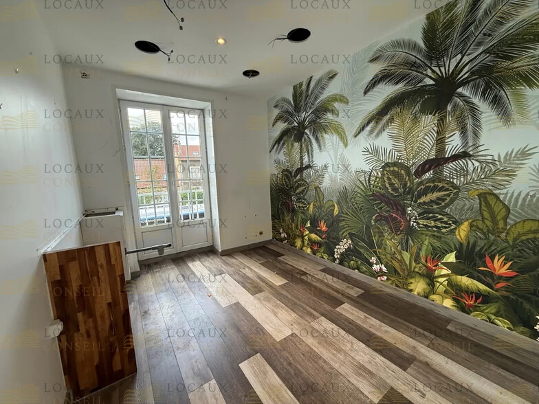 Retail in SAINT-OUEN-L'AUMONE for lease - Interior Photo - Image 3 of 10