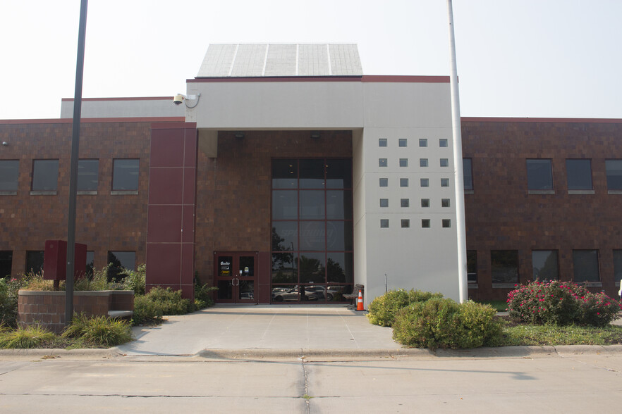 340 Victory Ln, Lincoln, NE for lease - Building Photo - Image 1 of 3