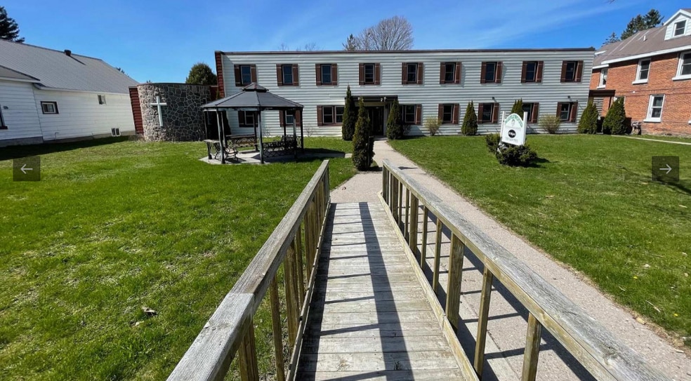 39 Poyntz St, Penetanguishene, ON for sale - Primary Photo - Image 1 of 1