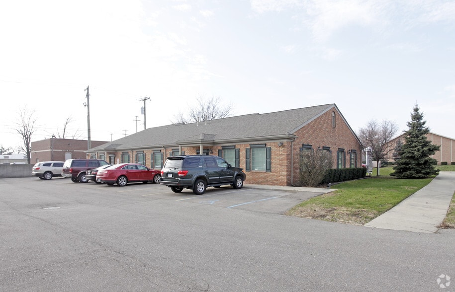 3190 Rochester Rd, Troy, MI for lease - Building Photo - Image 2 of 2