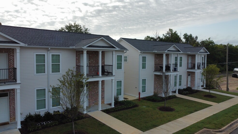 400-402 N Jackson St, Starkville, MS for sale - Building Photo - Image 1 of 1