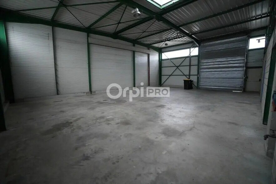 Flex in Nuits-Saint-Georges for lease - Interior Photo - Image 3 of 6