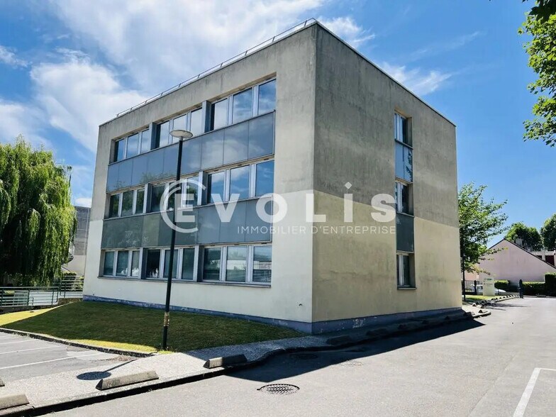 Office in Noisiel for lease - Building Photo - Image 2 of 9