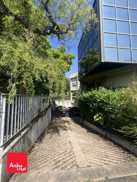 Office in Lucé for lease - Building Photo - Image 3 of 8