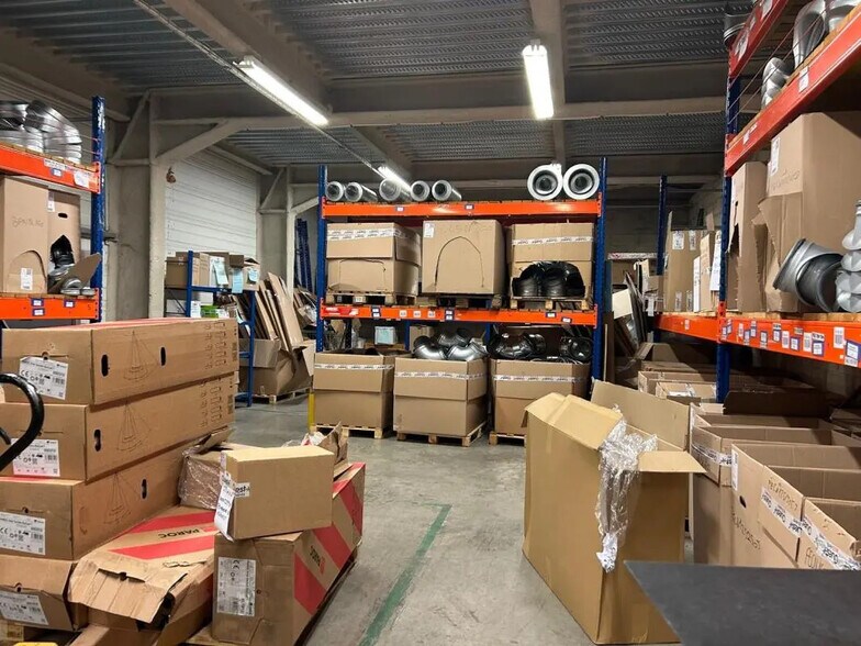Industrial in Nanterre for lease - Interior Photo - Image 2 of 9