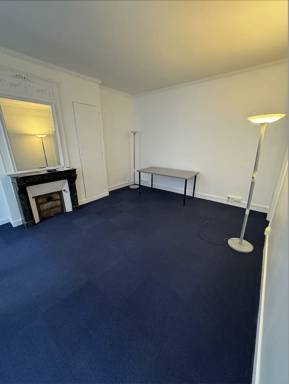 Office in Paris for lease Interior Photo- Image 1 of 5
