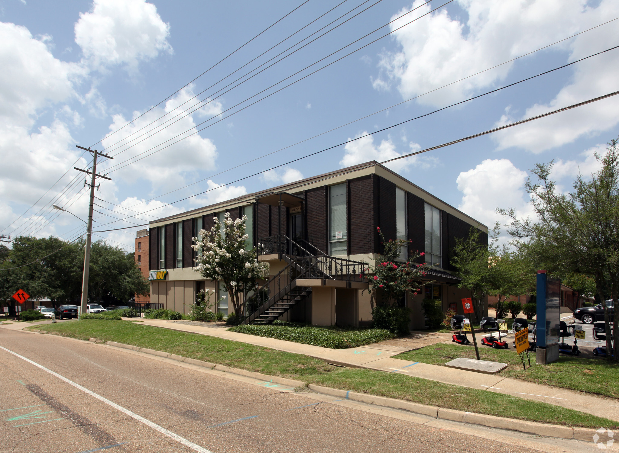 876 Lakeland Dr, Jackson, MS for sale Primary Photo- Image 1 of 1