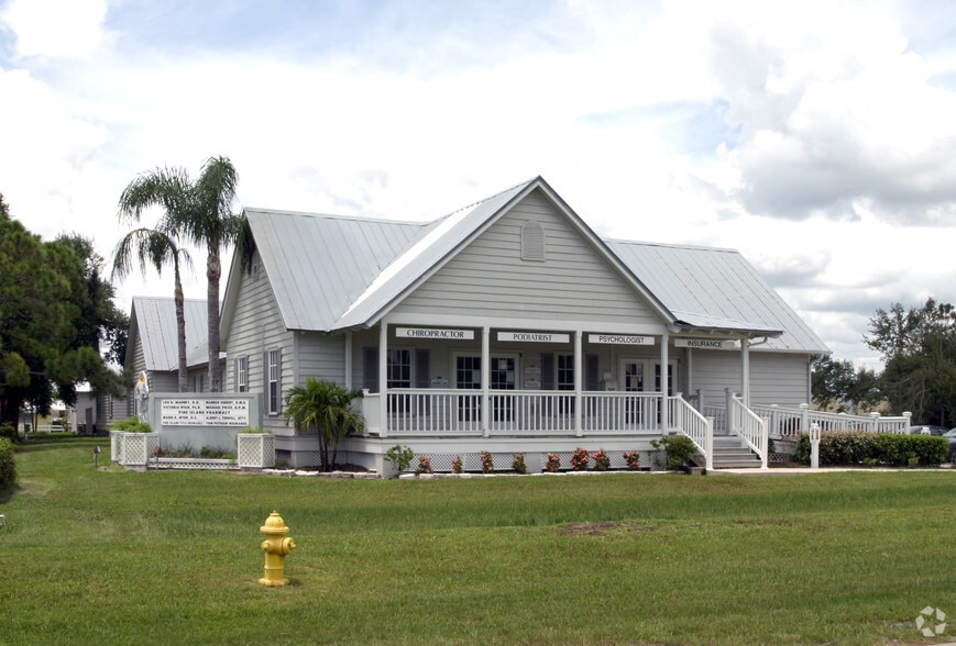 10484 Stringfellow Rd, Saint James City, FL for sale - Primary Photo - Image 1 of 1