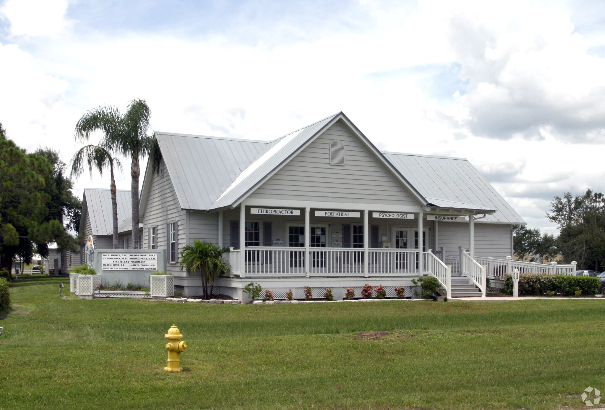 10484 Stringfellow Rd, Saint James City, FL for sale Primary Photo- Image 1 of 1