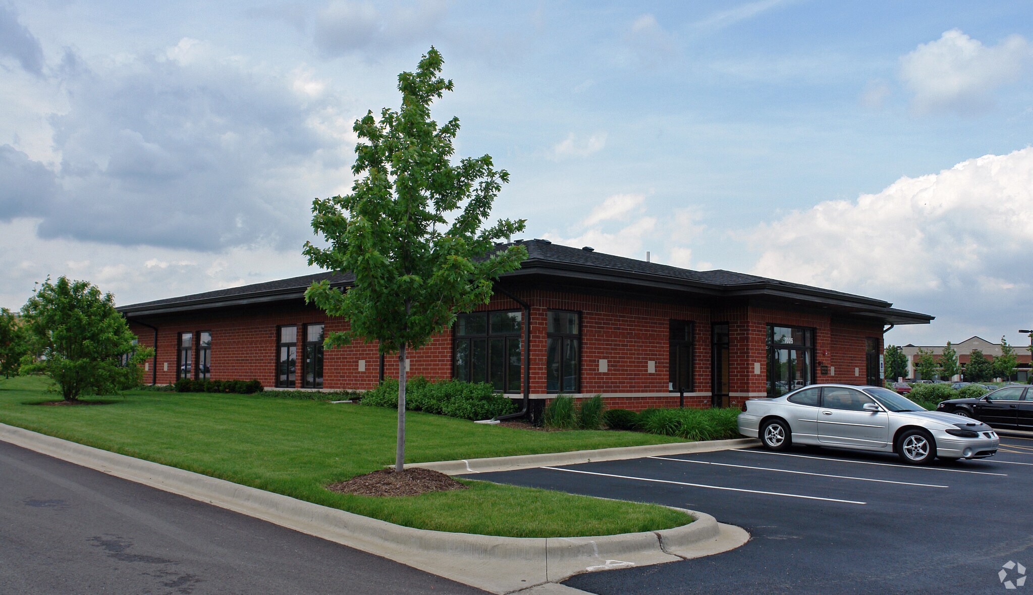 7025 Veterans Blvd, Burr Ridge, IL for sale Primary Photo- Image 1 of 1