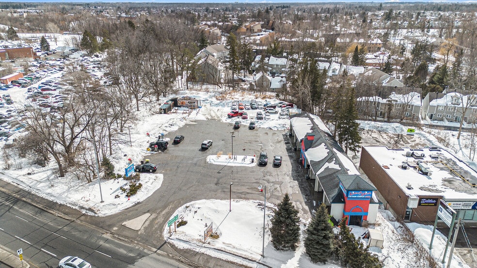 2562 Bank St, Ottawa, ON for sale - Primary Photo - Image 2 of 33