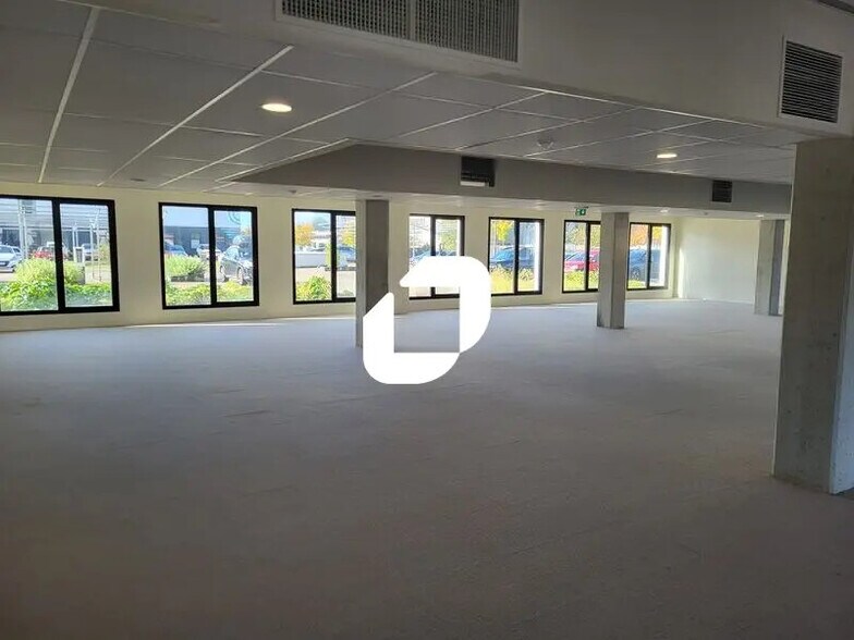 Office in Pessac for lease - Interior Photo - Image 3 of 6