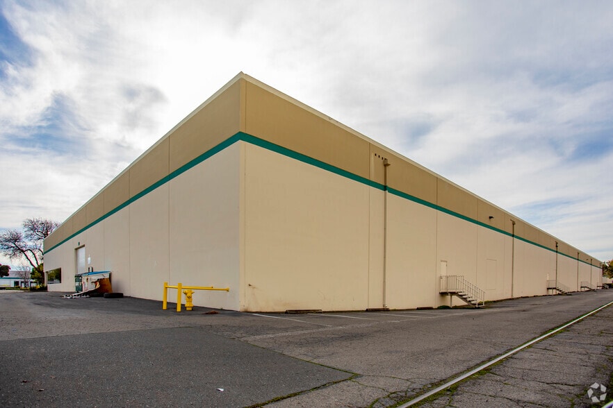 2351-2357 Lincoln Ave, Hayward, CA for lease - Building Photo - Image 2 of 4