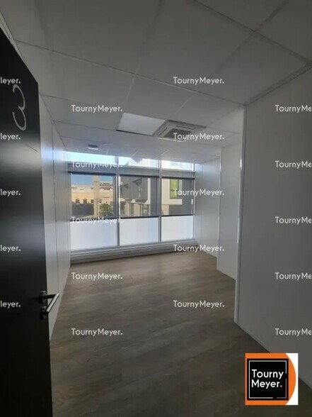 Office in Anglet for lease - Interior Photo - Image 3 of 7